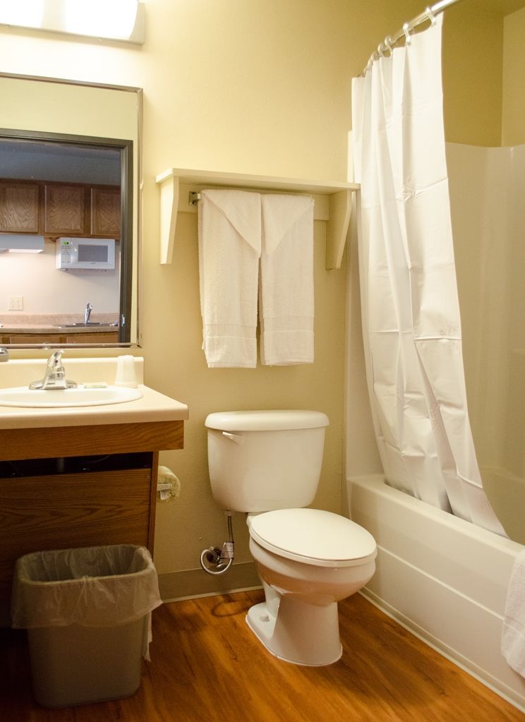 Woodspring Suites Louisville Southeast Forest Hills Room photo